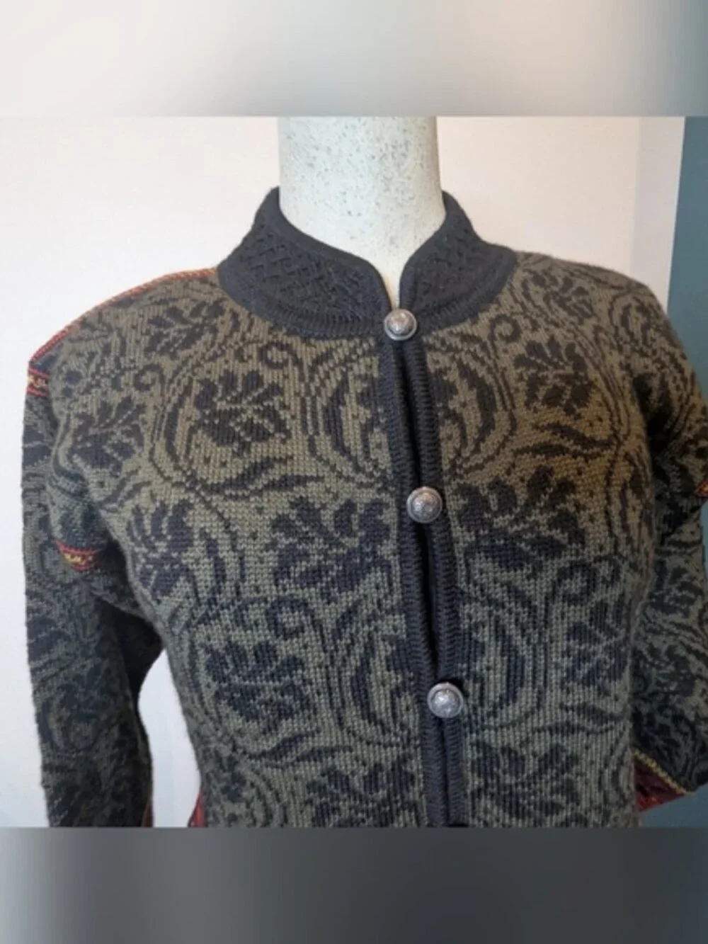 Vintage Dale of Norway black & green Wool cardigan sweater Women's Size Med